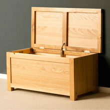 Load image into Gallery viewer, London Oak Blanket Box
