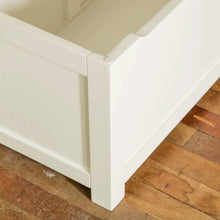 Load image into Gallery viewer, Farrow White Blanket Box