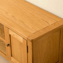 Load image into Gallery viewer, Roseland Oak 132cm TV Stand
