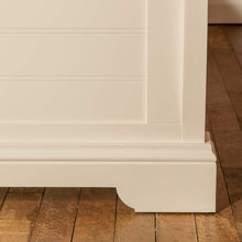 Load image into Gallery viewer, Lily Super-King 6&#39; Sleigh Bed
