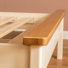 Load image into Gallery viewer, Padstow Cream 5&#39; Bed
